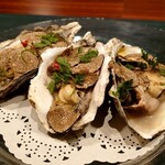 osteria LIU - 同行者の一皿目　低温調理した牡蠣のトリュフ乗せ