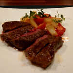 osteria LIU - 同行者メイン　北海道産短角牛のステーキ