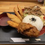 フライヤーフライヤー - 全種盛プレート(並)/1,650円♪