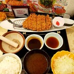 やわらかとんかつ 幸せや - ポン酢ソースに味噌ソース追加