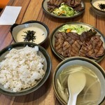 牛タン塩焼 テールスープの店 べこ虎 - 