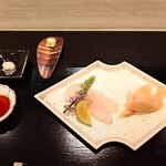 島津 - 刺し身　ヒラメとエンガワ、ミル貝　ワサビ醤油と岩塩で