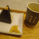 山本山 フジヱラボ - 鮭おにぎりと玄米茶(温)のセット