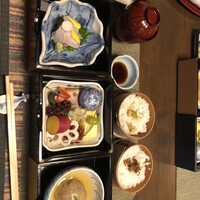 日本料理 一扇 - 中身を全てだしました。食事は2種類