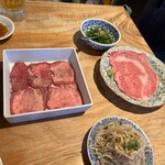 牛肉卸問屋直営 焼肉ホルモン八重山おときち - 