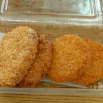 mano mano - 料理写真:メンチカツ130円、塩レモンメンチ150円、コロッケ90円×２ 購入 ⇒パック開封後 (2023.10.25)