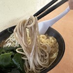 Ekisoba Soba Udon Yaokiya - 【2023.10.25(水)】たぬきそば（並盛）360円の麺