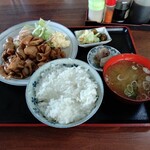 食堂 武屋 - モツと葱炒め定食