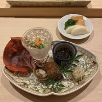 赤坂 鮨 ふくなが - 子持ち昆布・岩もずく酢・磯つぶ貝・フグの皮ポン酢