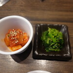 Sumibiyakiniku Kyuu - 自家製カクテキとアスパラ菜