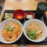 なか卯 - とろたま親子丼（ごはん小盛）小はいからうどん（冷）京風つけものセット［クーポン利用で720円→530円］