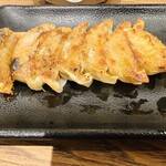 肉汁餃子と煮込みの酒場。しんちゃん - 