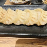 肉汁餃子と煮込みの酒場。しんちゃん - 
