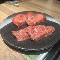 焼肉ホルモン 稲田 - タン、ハラミ
