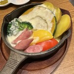 Shibetsusan Kyou Fa-Muchoku Eishibetsu Ba-Bekyu- - 季節野菜のラクレットかけ