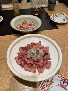 はしたて - 戻り鰹のユッケ風+ローストビーフ