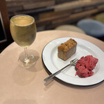 THE NUTS EXCHANGE - ヴァンナチュール白とアップルクランブルケーキ、ビーツポテトサラダ
