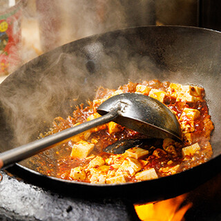 四川省から招いた腕利き料理長がお届けする、本場の中華料理