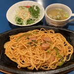 Airando Kissa - スパゲティナポリタン700円、スープ・サラダ付き