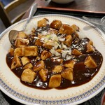 紅龍 - 麻婆丼 800円 ※漬物、サラダ、スープ、杏仁豆腐付き
            2023年10月26日