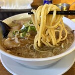 らーめんの土佐屋 - 存在感のある太麺