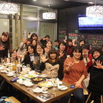 韓国料理　ハンス - パーティコース お得な女子会はハンスにおまかせ！ なんと【全6品】女子会コース～Ａ～　1580円　時間制限もないので、とことん楽しんでください。 ⇒《+1200円》で約100種類の飲み放題(2時間)※2名様以上で要予約でお願い致します。 ↓コース内容↓ 【1】サムギョプサル 【2】チーズ海鮮チヂミ 【3】純豆腐チゲ 【4】ネギサラダ 【5】焼き野菜 【6】お粥