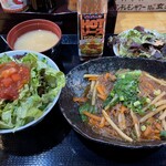 Okinawa Taishuusakaba Shimanchuu - [ワンコイン･ランチ]の日替わり定食（ピリ辛はるさめ）で、ご飯をミニタコライスに変更…¥700円