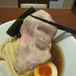 酒肴場 屯 - レアチャーシューは大判で厚みもしっかり