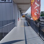 ブロンコビリー - オアシス側からのアクセス通路