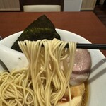 酒肴場 屯 - ツルパツ細ストレート麺の食感も抜群