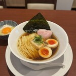酒肴場 屯 - 津軽煮干し中華蕎麦（味玉入り）¥950、【限定】奥久慈卵かけご飯¥100