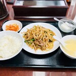 天府城 - 豚レバとニラ炒め定食