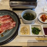 焼肉 絵のある街 - 国産牛 上カルビ＆国産牛 並カルビ焼き ¥1,100