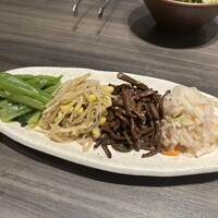 上野太昌園 上野本店 - 前菜のナムルほかです