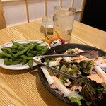 Kanzen Koshitsu Izakaya Kushigoro - 枝豆と大根サラダ