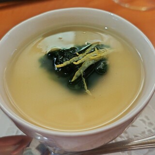 Bisutoro Makimushi - お通しは生海苔のってる茶碗蒸し