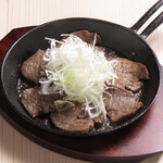 Grilled green onion salted Cow tongue