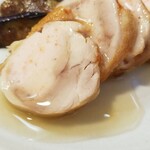 キッチン ブルー グローブ - ソースが滴っています