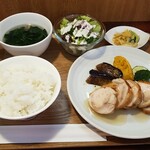 キッチン ブルー グローブ - 海老のつみれと鶏肉のバロンティーヌ