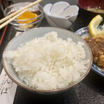 とんぼ - お代わり(無料)のご飯(普通盛り)