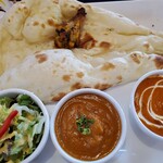 ロイヤルインドレストラン - 料理写真:ツーカレー+ナンセット