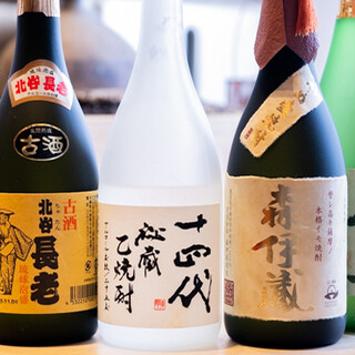 蔵元まで足を運び厳選した日本酒は料理との相性抜群！希少銘柄も