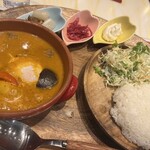 カレー専門店 はまやカレー - スパイシーローストチキン。