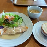 VIEW&KITCHEN QUAD17 - うーん、社食のランチ…