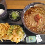 222141481 - 朝そば(生たまご)450円、ほぼ海老だけのかき揚げ350円、クーポンでそば大盛無料(2023.10.25)