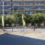 七壱 - 駐車場（砂利スペースに2〜3台）