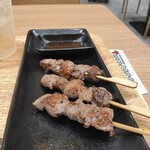 あか牛食堂よかよか 阿蘇くまもと空港店 - 普通に美味しい牛串