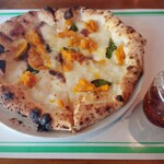 ア フェネステッラ - アンチョビと嬬恋カボチャのピザ