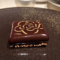 ベージュ アラン・デュカス 東京 - 