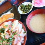 埼玉漁港 海鮮食堂 そうま水産 - ランチ悪魔の海鮮丼（ご飯大盛）